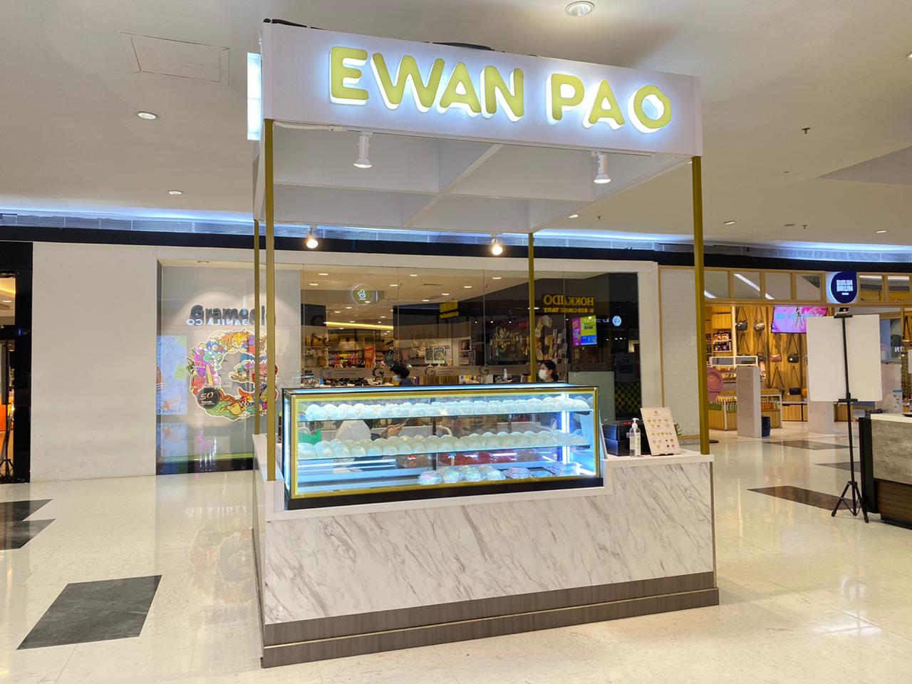 Ewan Pao shop front in lippo mall puri st. moritz